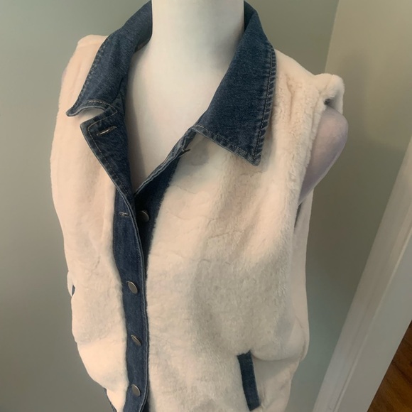 Carole Christian denim & faux sheep vest, size M - Picture 3 of 7